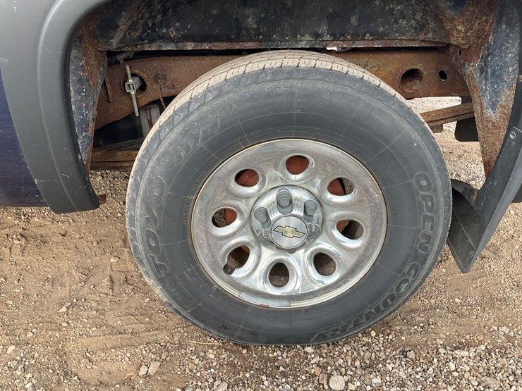#2052-•-2010-chevrolet-silverado-4x4-pickup-truck-image-27