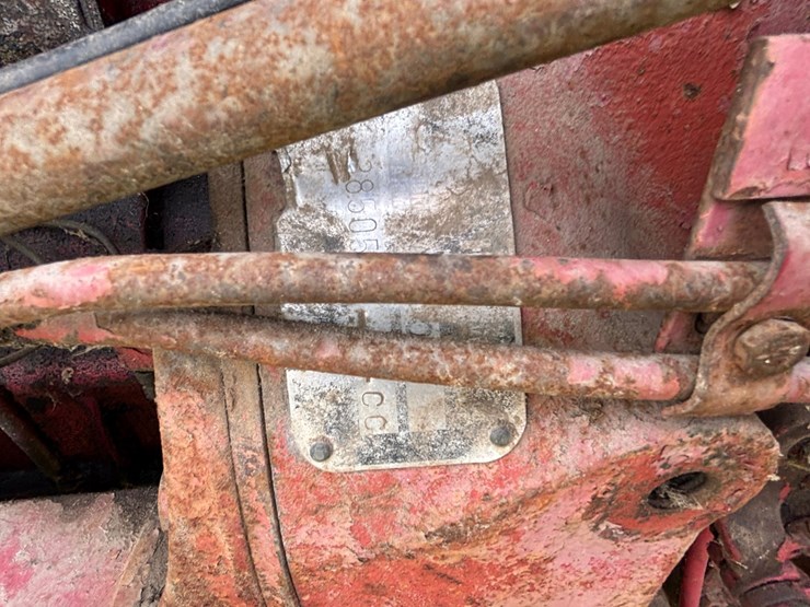 #2567-•-mccormick-farmall-560-gas-tractor-image-29