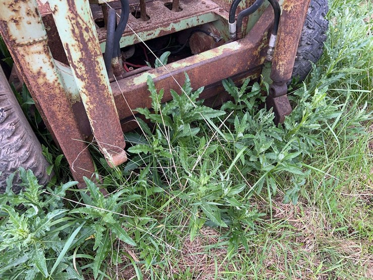omc-1200-mustang-skid-loader-image-9