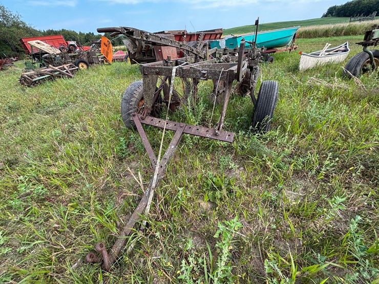 #2651-•-john-deere-(3)-bottom-plow-image-12