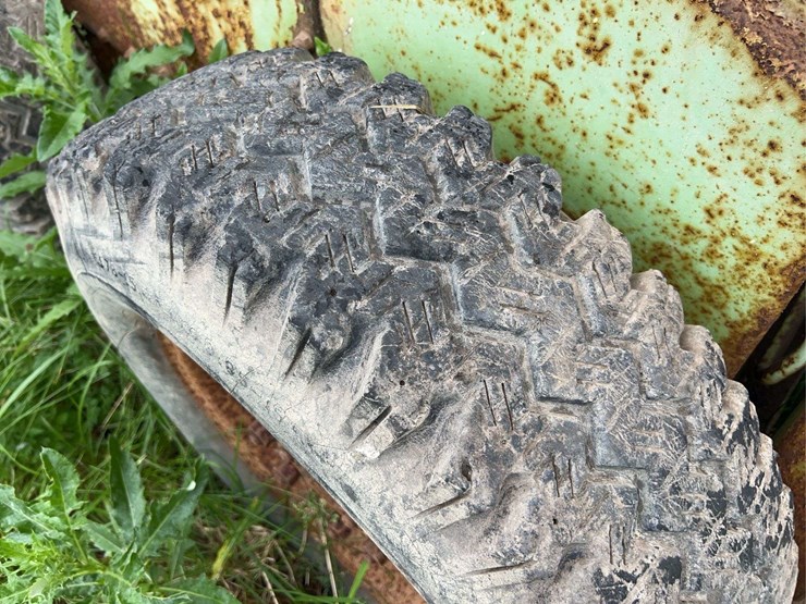 omc-1200-mustang-skid-loader-image-15