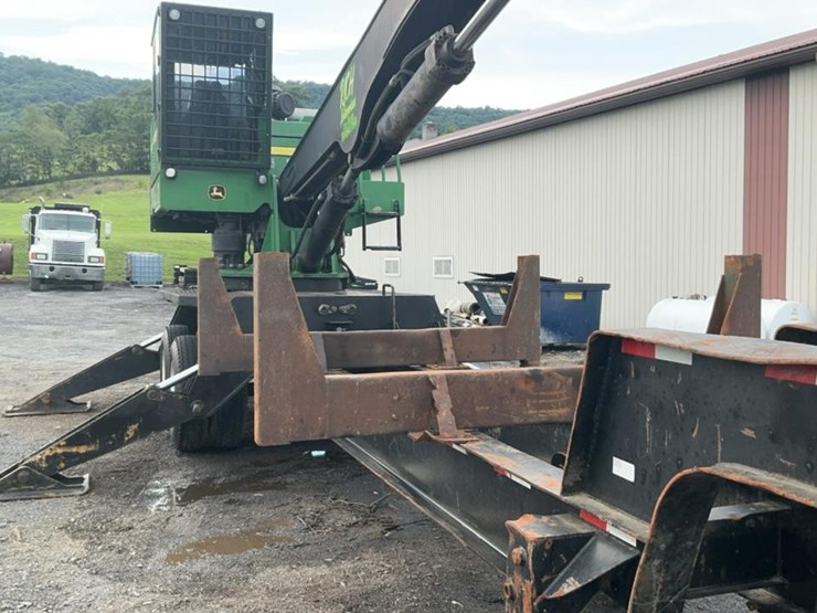 2015-deere-335d-image-39