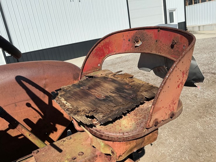 1960-case-ih-farmall-60-image-17