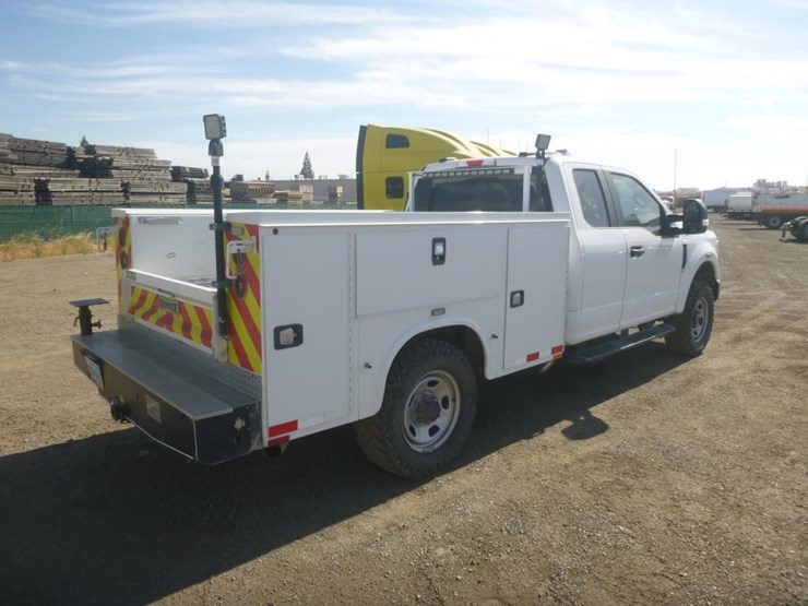 2022-ford-f350-image-3