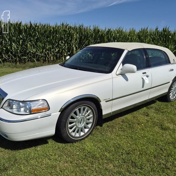 2002 LINCOLN TOWNCAR
