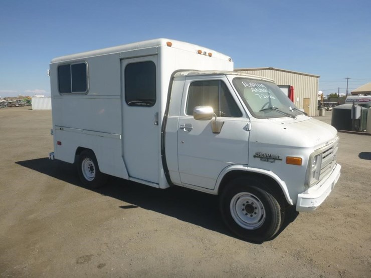 1988-chevrolet-g30-image-2