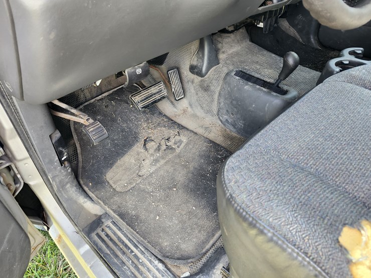 2005-chevrolet-1500-image-17