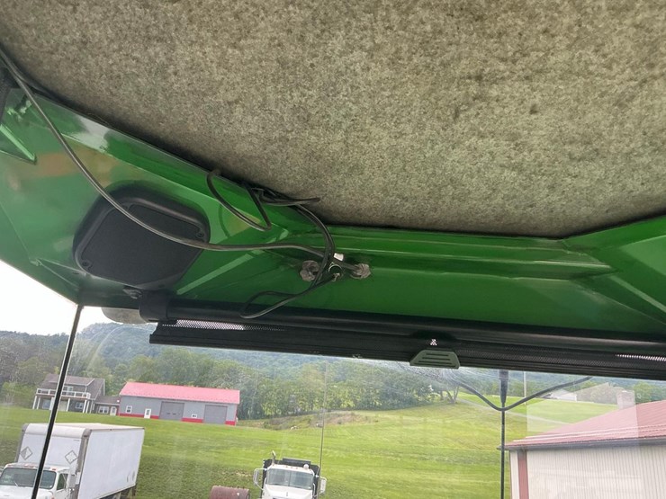 2015-deere-335d-image-29