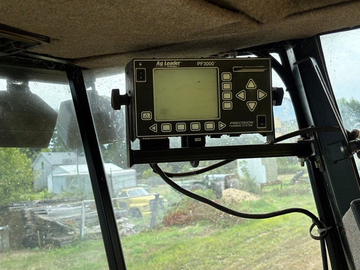 new-holland-tr98-image-35