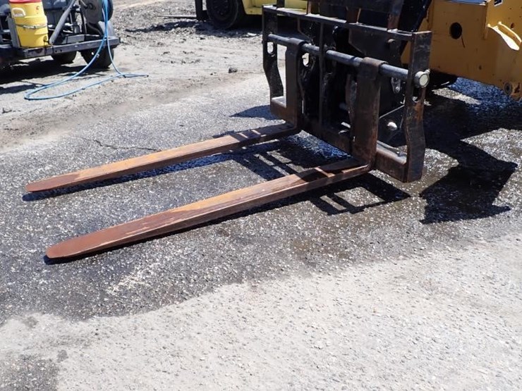 2020-caterpillar-tl943d-image-5
