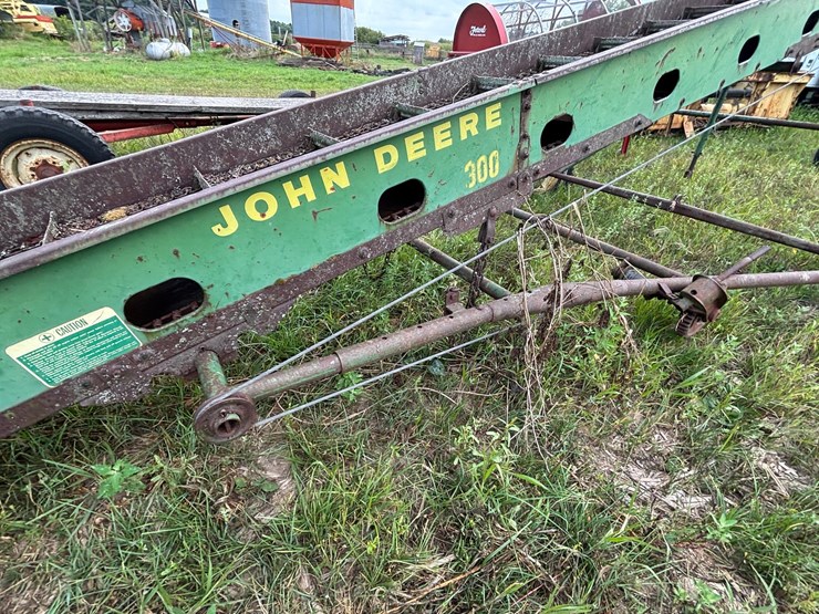 john-deere-300-image-13