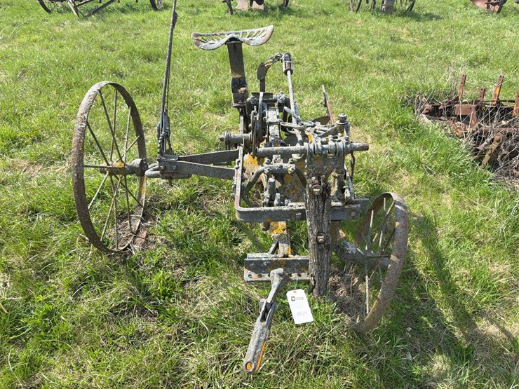 deering-14”-one-bottom-sulky-plow-image-9
