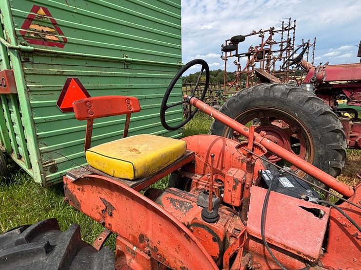 #2568-•-allis-chalmers-c-narrow-front-tractor-image-13