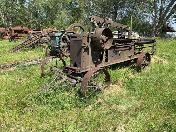 case-bale-press-image-1