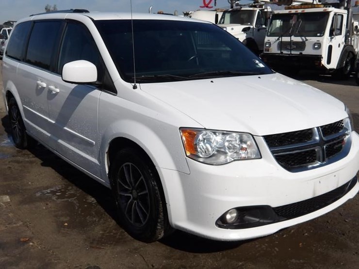 2017-dodge-grand-caravan-image-2