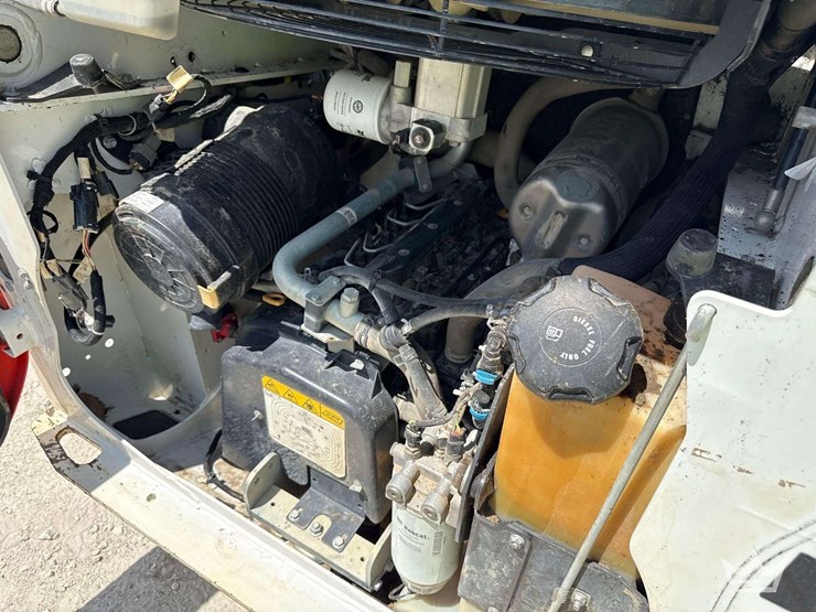 2022-bobcat-t76-image-16