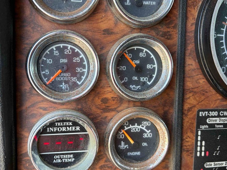 2001-kenworth-t800-image-21
