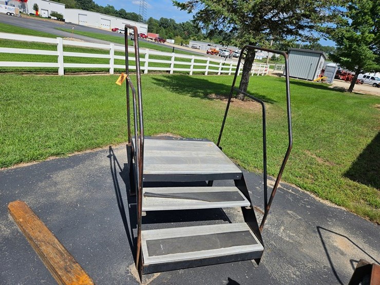 #166-•-portable-step-&-deck-image-4