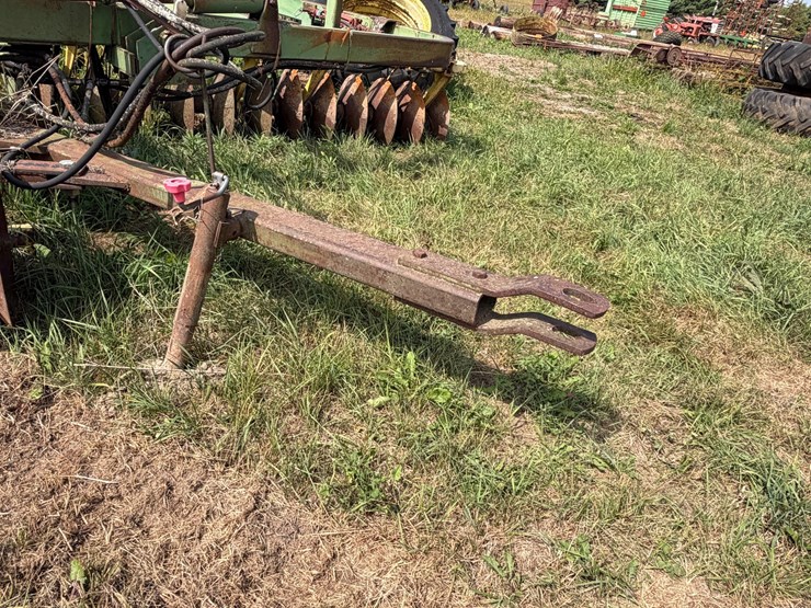 john-deere-220-image-35