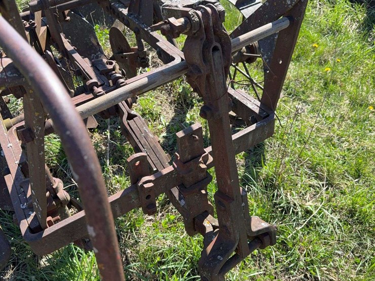 oliver-four-bottom-plow-image-17