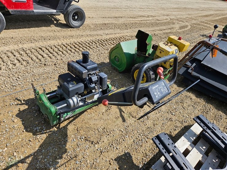 #30-•-john-deere-220a-greens-mower-image-3