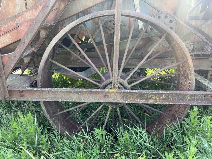 holt-caterpillar-pull-type-combine-image-31
