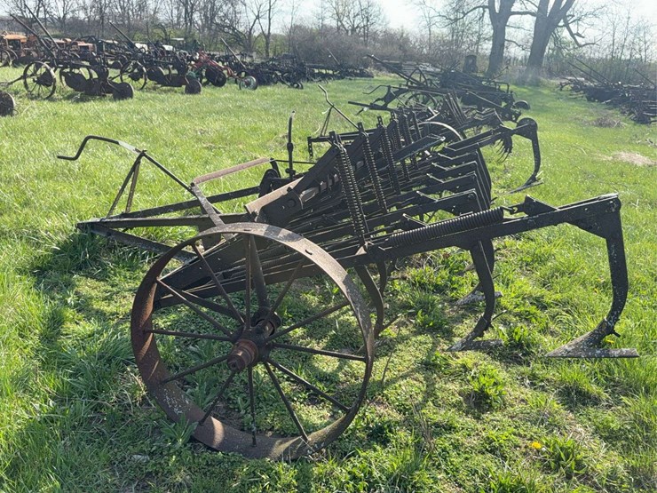 ihc-10ft-field-cultivator-image-7