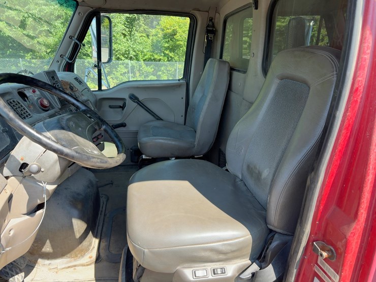 2008-sterling-lt9500-image-19
