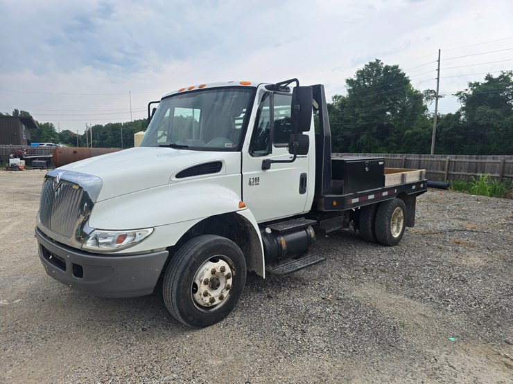 2006-international-durastar-4300-image-3