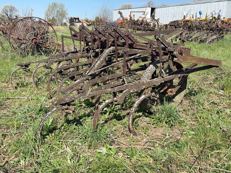 massey-harris-trail-field-cultivator-image-3