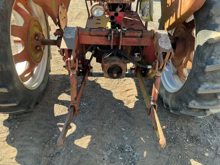 1960-case-ih-farmall-60-image-13