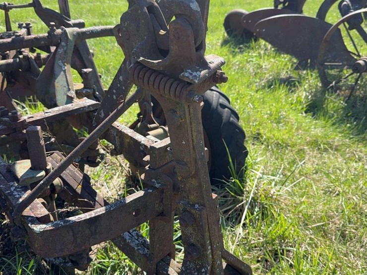 oliver-three-bottom-plow-image-8