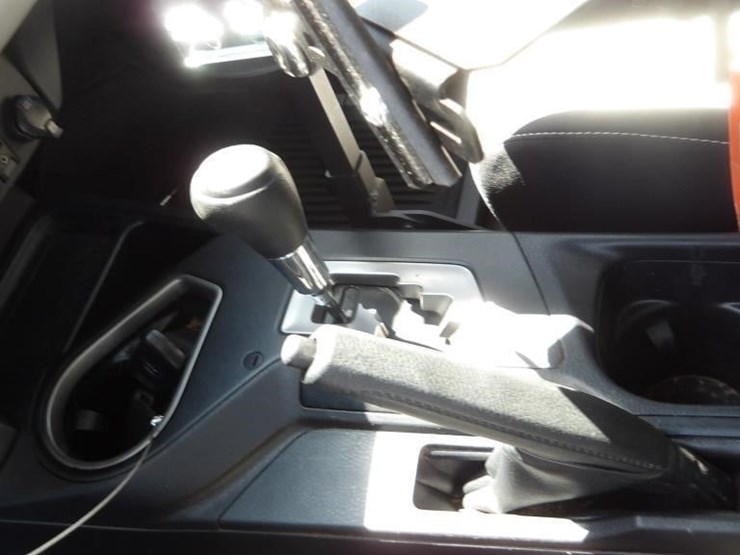 2016-toyota-rav4-image-24