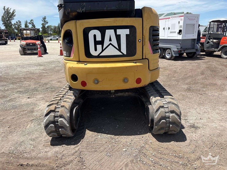2010-caterpillar-303c-cr-mini-excavator-image-11