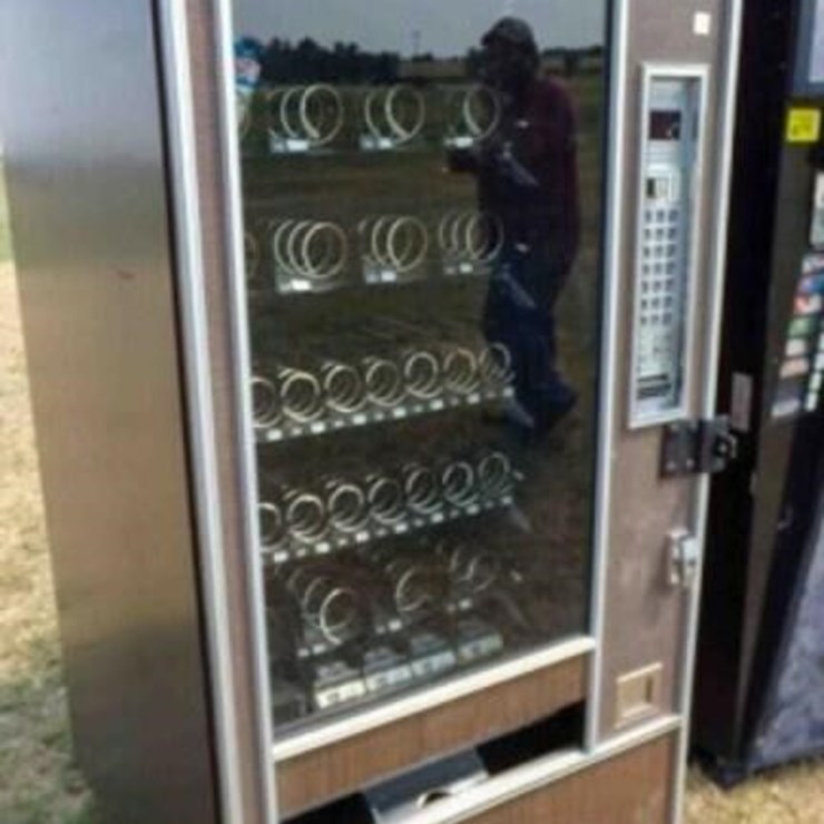 VENDING MACHINE WOERKED WHEN UNPLUGGED