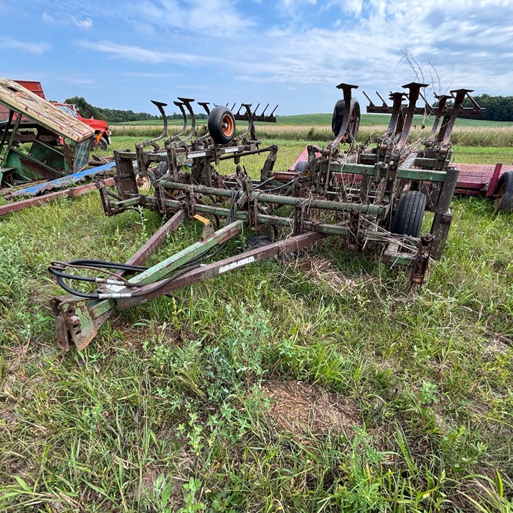 #2656 • Kewanee 17' Field Cultivator