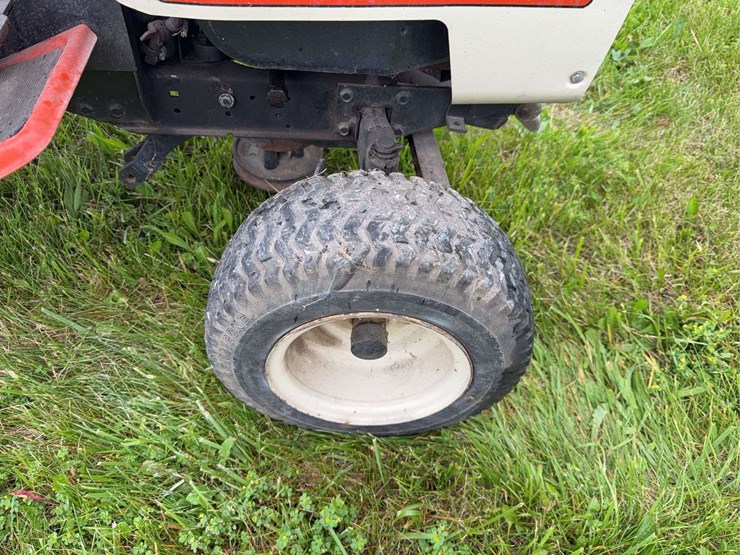 gilson-gt18he-garden-tractor-image-12