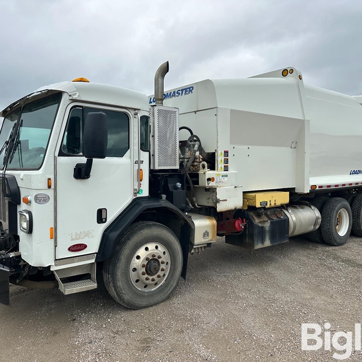 2017 PETERBILT 520