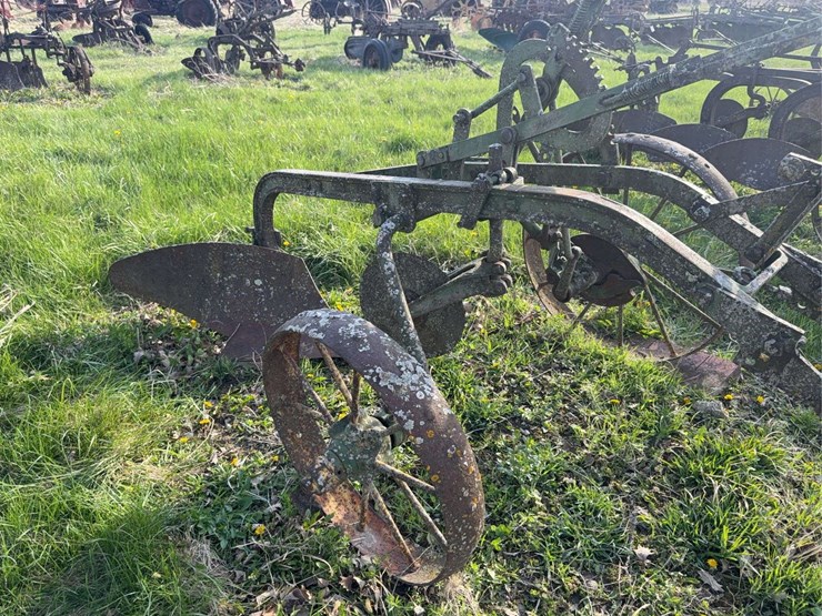 ihc-one-bottom-plow-image-11
