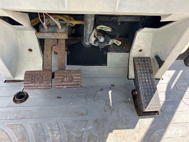 1999-caterpillar-446b-image-33