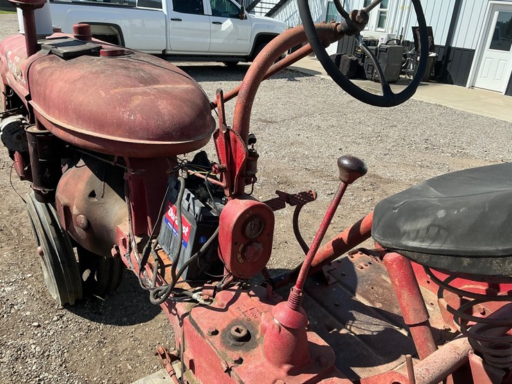 1946-case-ih-farmall-b-image-16