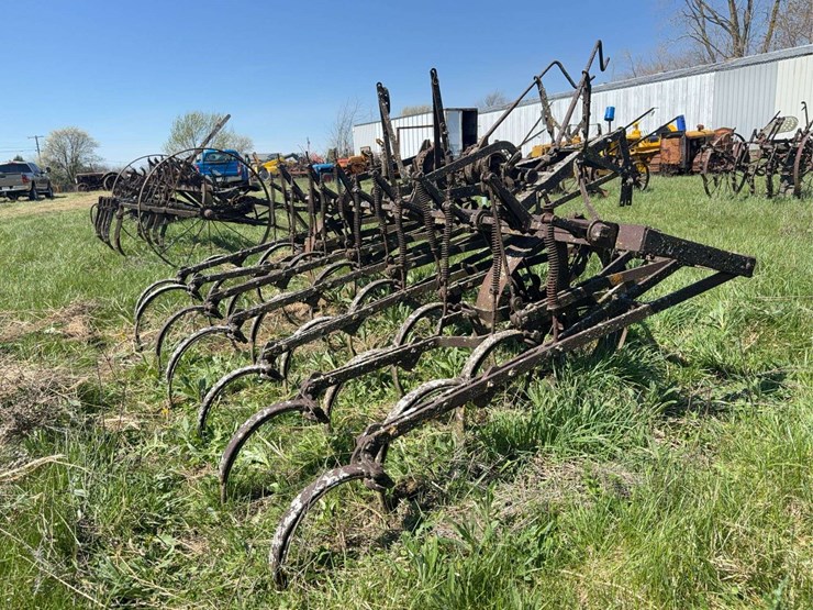 john-deere-10-image-1