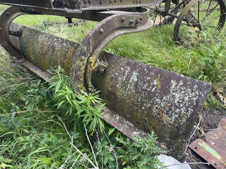 pull-type-road-grader-image-23