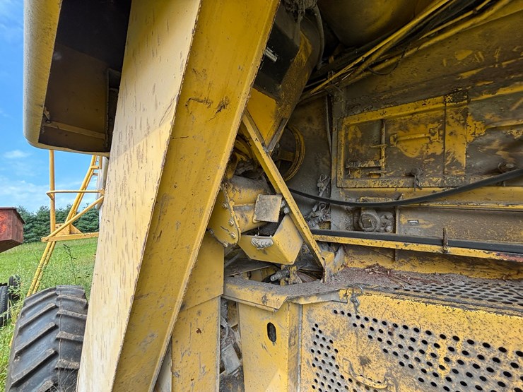 new-holland-tr98-image-67