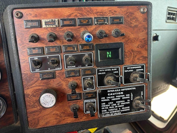 2001-kenworth-t800-image-18