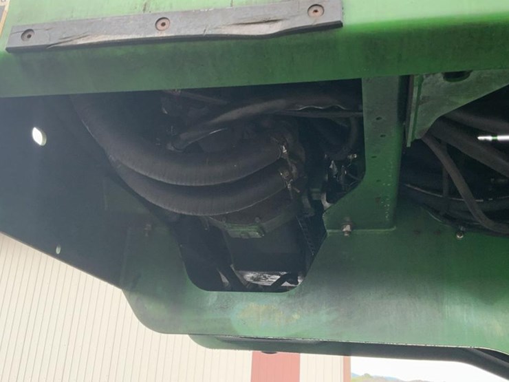 2015-deere-335d-image-61