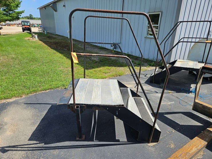 #166-•-portable-step-&-deck-image-2