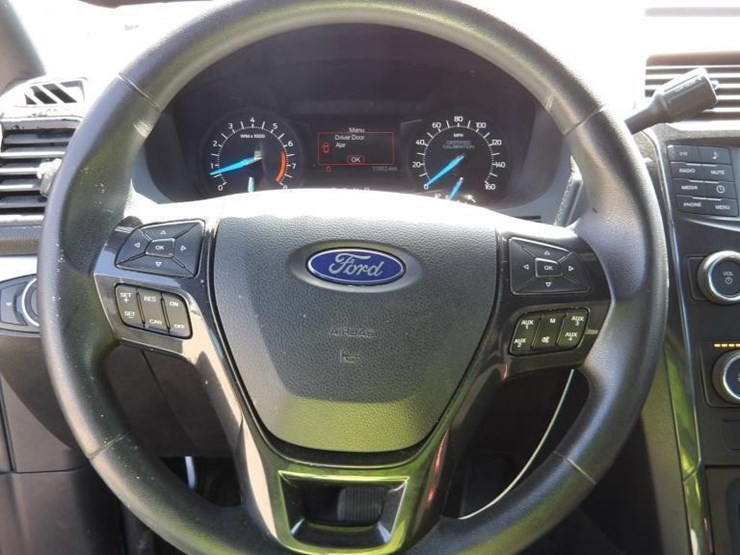 2019-ford-explorer-image-14
