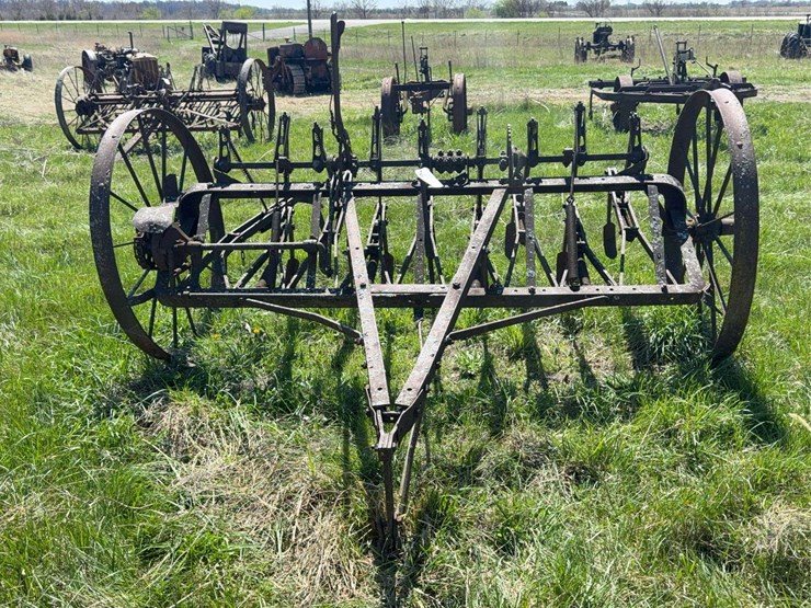 john-deere-pull-type-field-cultivator-image-9