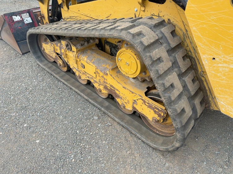 2020-caterpillar-259d3-image-15
